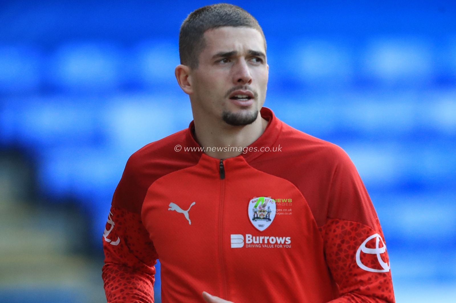 Max Watters #36 of Barnsley in the pregame warmup session during the Sky Bet League 1 match Reading vs Barnsley at Select Car Leasing Stadium, Reading, United Kingdom, 9th December 2023

(Photo by Alfie Cosgrove/News Images)