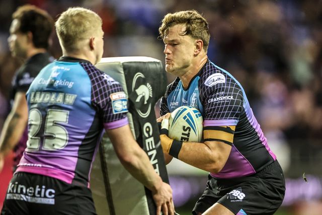 Liam Knight of Hull FC in the pre-game warm up during the Betfred Super League match Wigan Warriors vs Hull FC at The Brick Community Stadium, Wigan, United Kingdom on 21 February 2026

(Photo by Alfie Cosgrove/News Images)