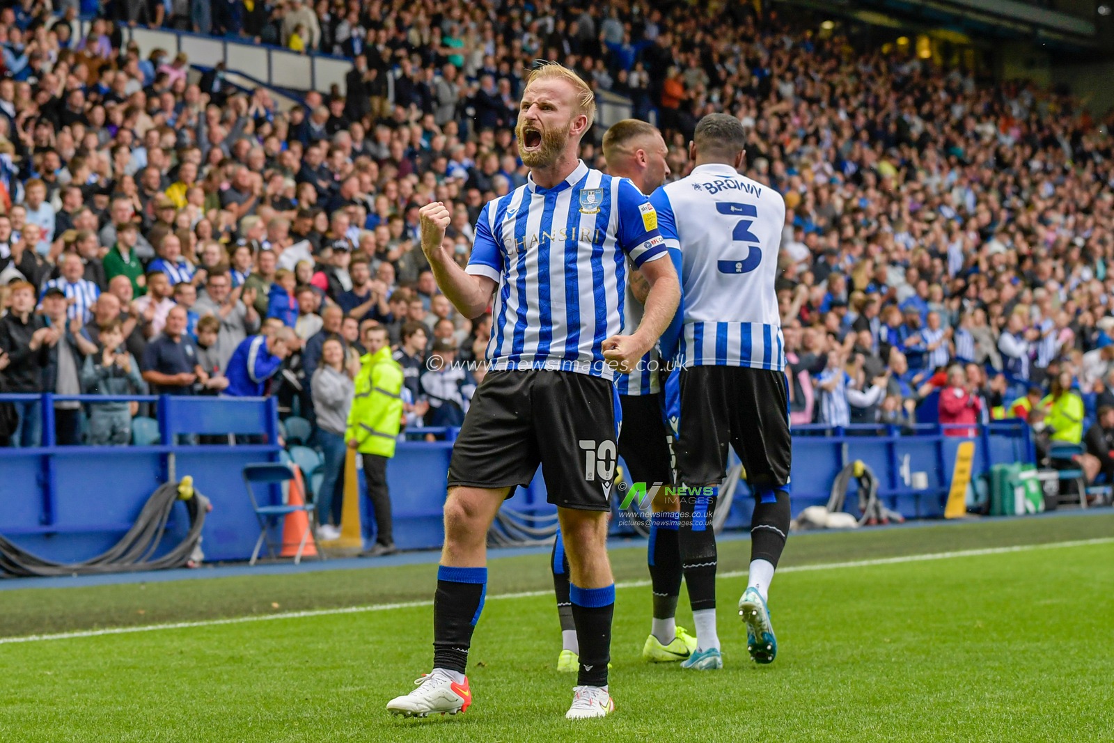 Barry Bannan #10 of Sheffield Wednesday celebrates scoring a goal to make it 1-0