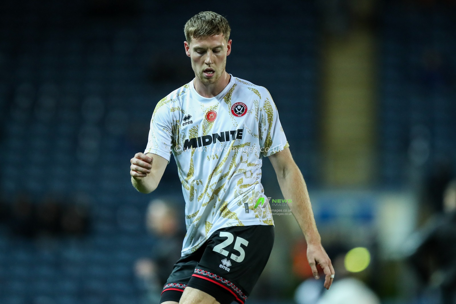 Mark McGuinness of Sheffield United warms up ahead of the Sky Bet Championship match Blackburn Rovers vs Sheffield United at Ewood Park, Blackburn, United Kingdom, 21st October 2025

(Photo by Jorge Horsted/News Images)