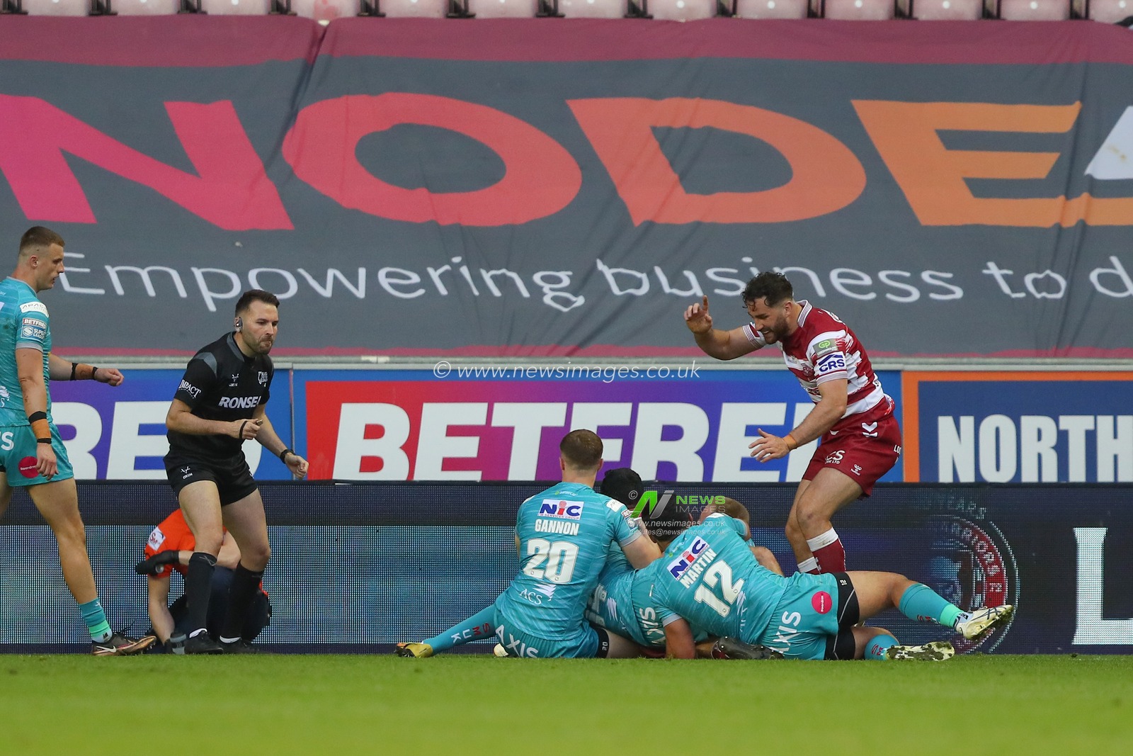 Bevan French #2 of Wigan Warriors goes over for a try and makes the score 10-0 during the Betfred Super League Round 12 match Wigan Warriors vs Leeds Rhinos at DW Stadium, Wigan, United Kingdom, 12th May 2023

(Photo by Gareth Evans/News Images)