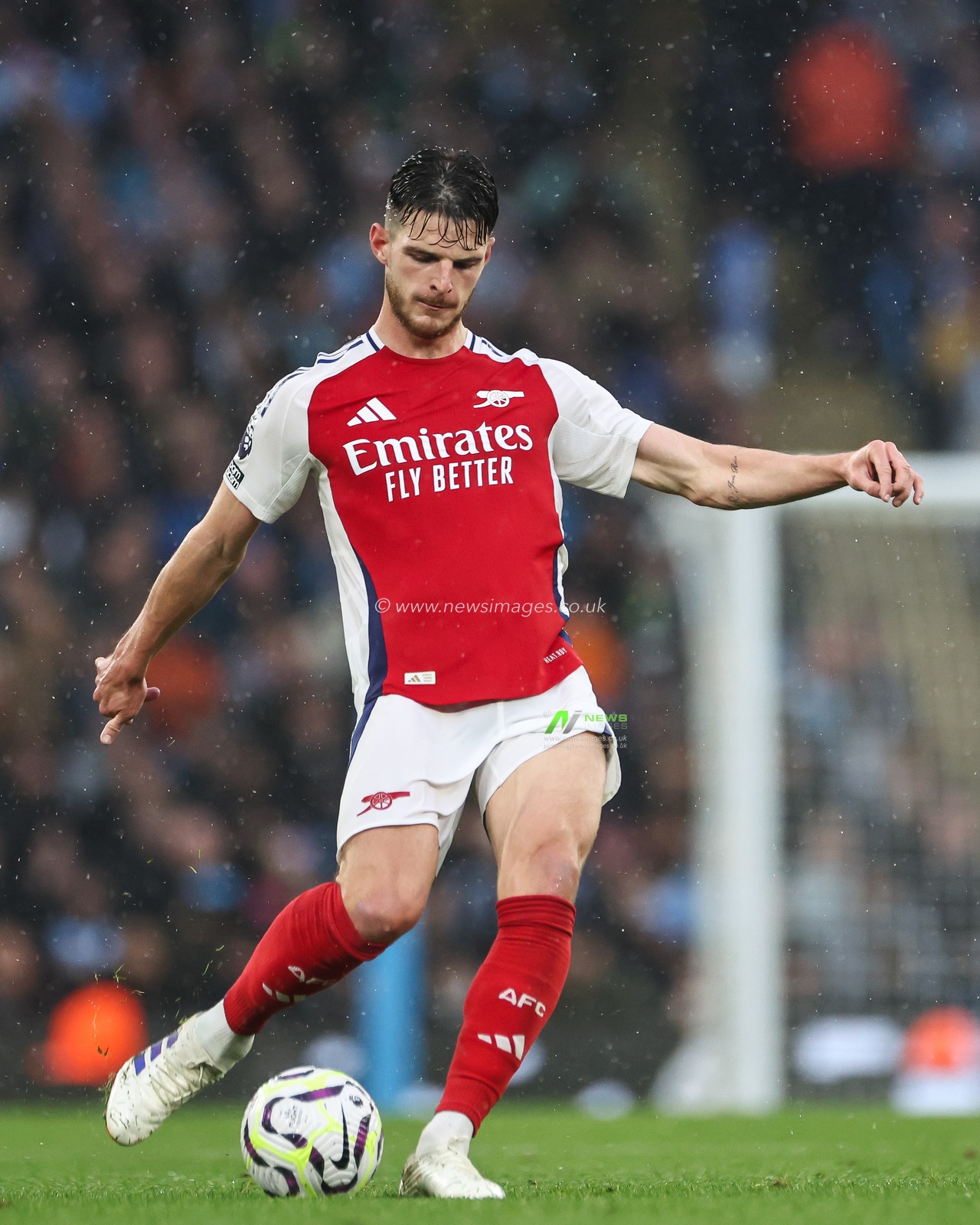 Declan Rice of Arsenal in action during the Premier League match Manchester City vs Arsenal at Etihad Stadium, Manchester, United Kingdom, 22nd September 2024

(Photo by Mark Cosgrove/News Images)