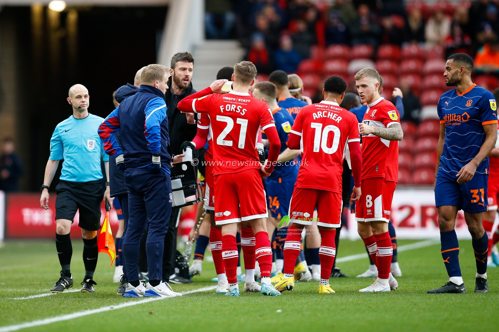 Michael Carrick manager of Middlesbrough talks to his players during the Sky Bet Championship match Middlesbrough vs Blackpool at Riverside Stadium, Middlesbrough, United Kingdom, 4th February 2023

(Photo by Ben Early/News Images)