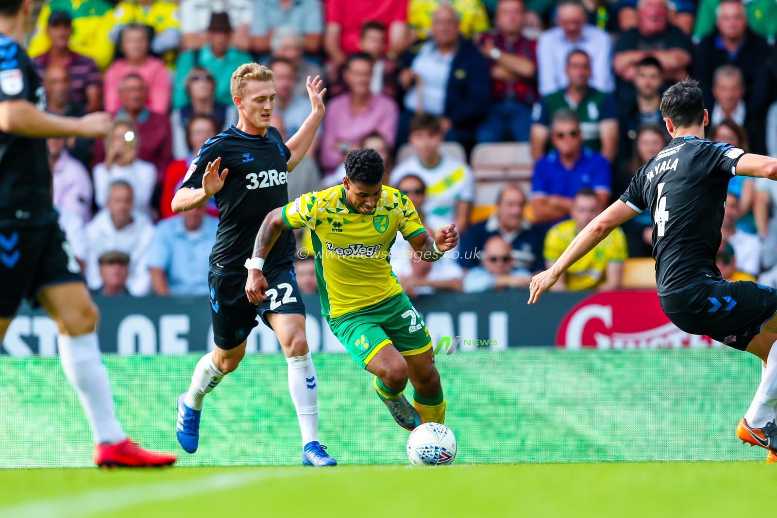 15th August 2018, Carrow Road, Norfolk, England; Sky Bet EFL Championship Norwich City v Middlesbrough ;  Norwich's Onel Hernandez finds his way through the Middlesborough defence.



EDITORIAL USE ONLY No use with unauthorised audio, video, data, fixture lists, club/league logos or 'live' services. Online in-match use limited to 45 images, no video emulation. No use in betting, games or single club/league/player publications and all English Football League images are subject to DataCo Licence