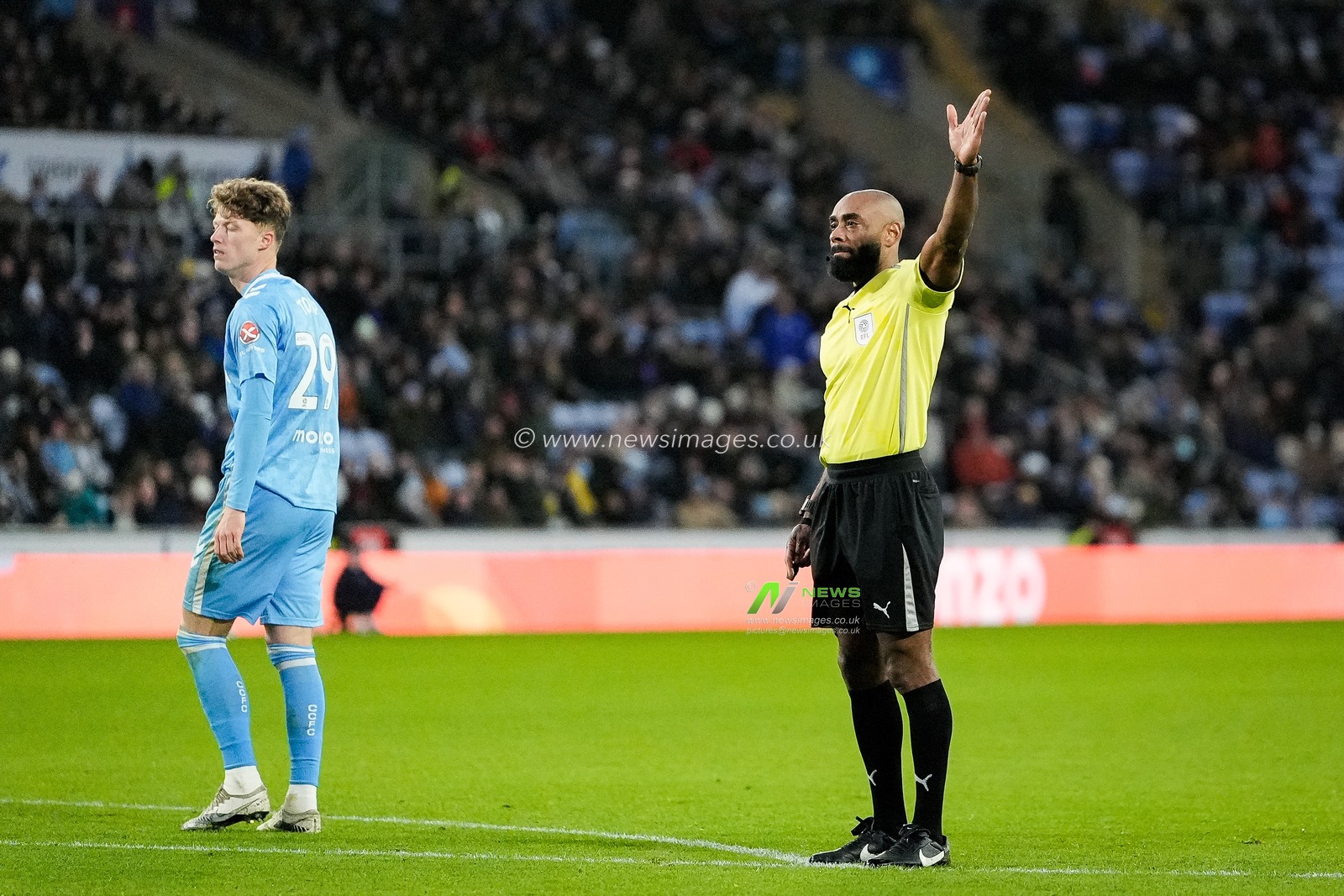 Referee Samuel Allison during the Sky Bet Championship match Coventry City vs Swansea City at Coventry Building Society Arena, Coventry, United Kingdom, 26th December 2025

(Photo by Maynard Manyowa/News Images)

*** GER AUT SUI OUT ***