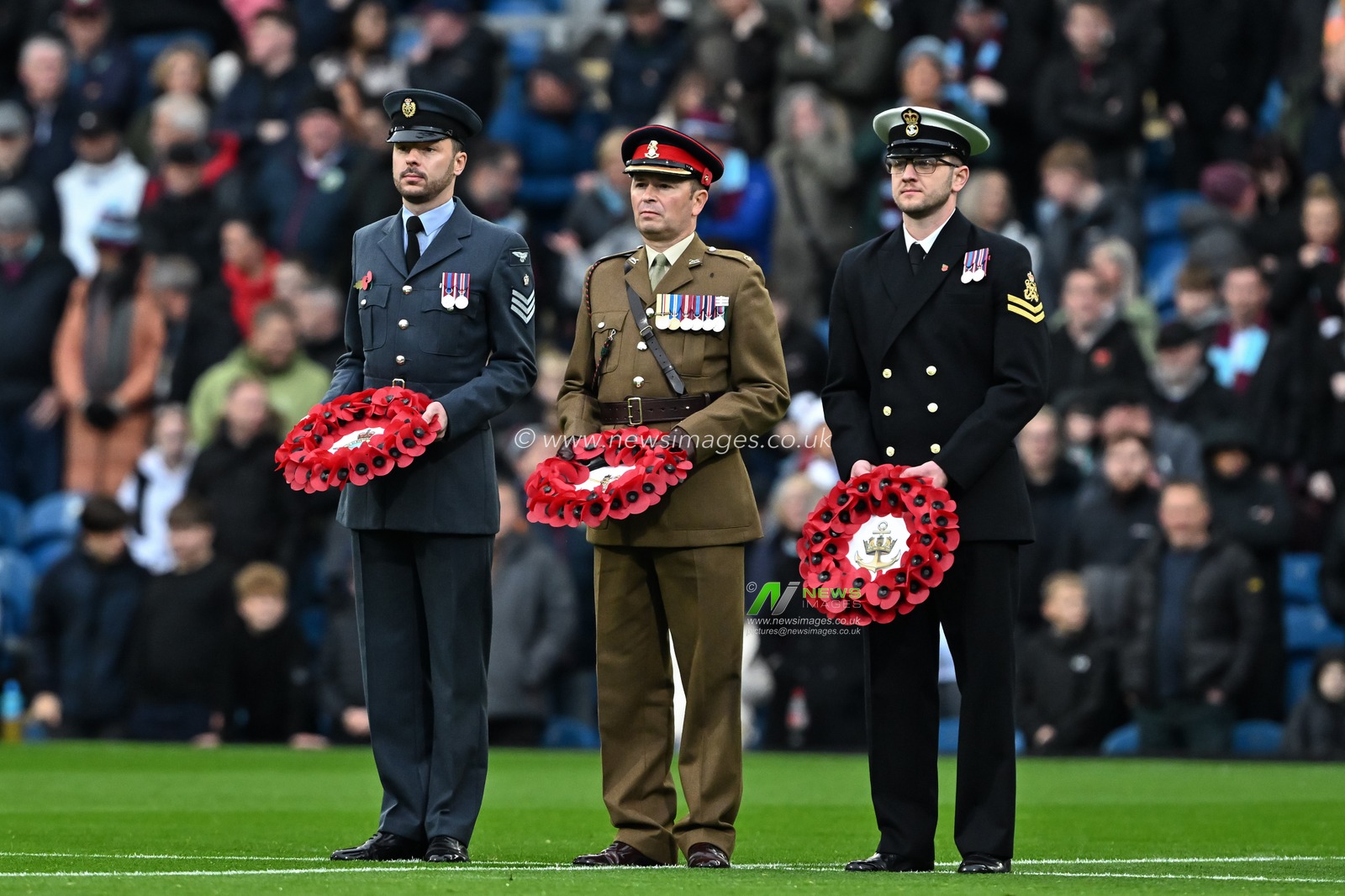 Member of the armed forces lay wreaths ahead of the Sky Bet Championship match Burnley vs Swansea City at Turf Moor, Burnley, United Kingdom, 10th November 2024

(Photo by Cody Froggatt/News Images)