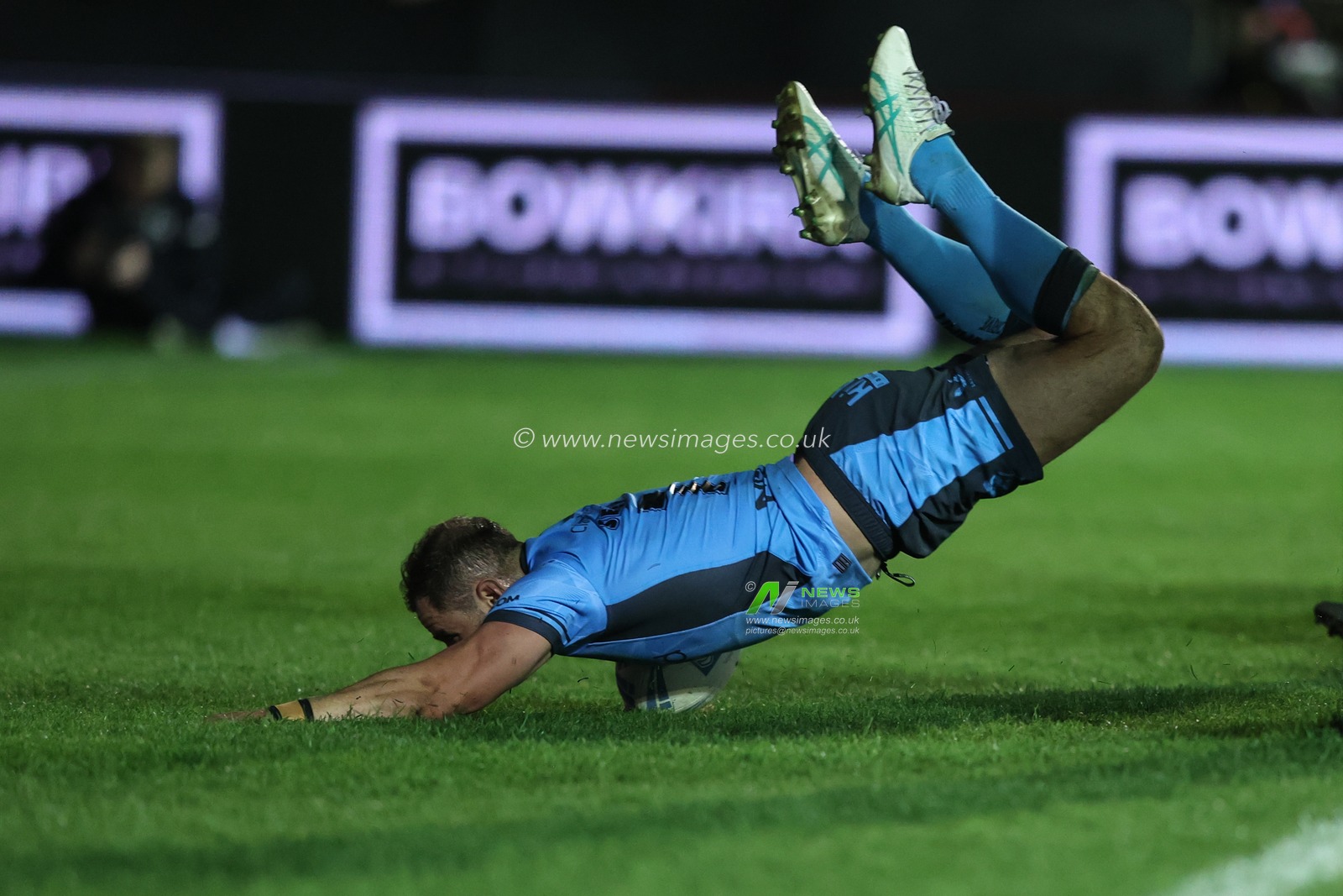 Aidan Sezer of Hull FC goes over for a try during the Betfred Super League Round 6 match Castleford Tigers vs Hull FC at The Mend-A-Hose Jungle, Castleford, United Kingdom, 27th March 2025

(Photo by Alfie Cosgrove/News Images)