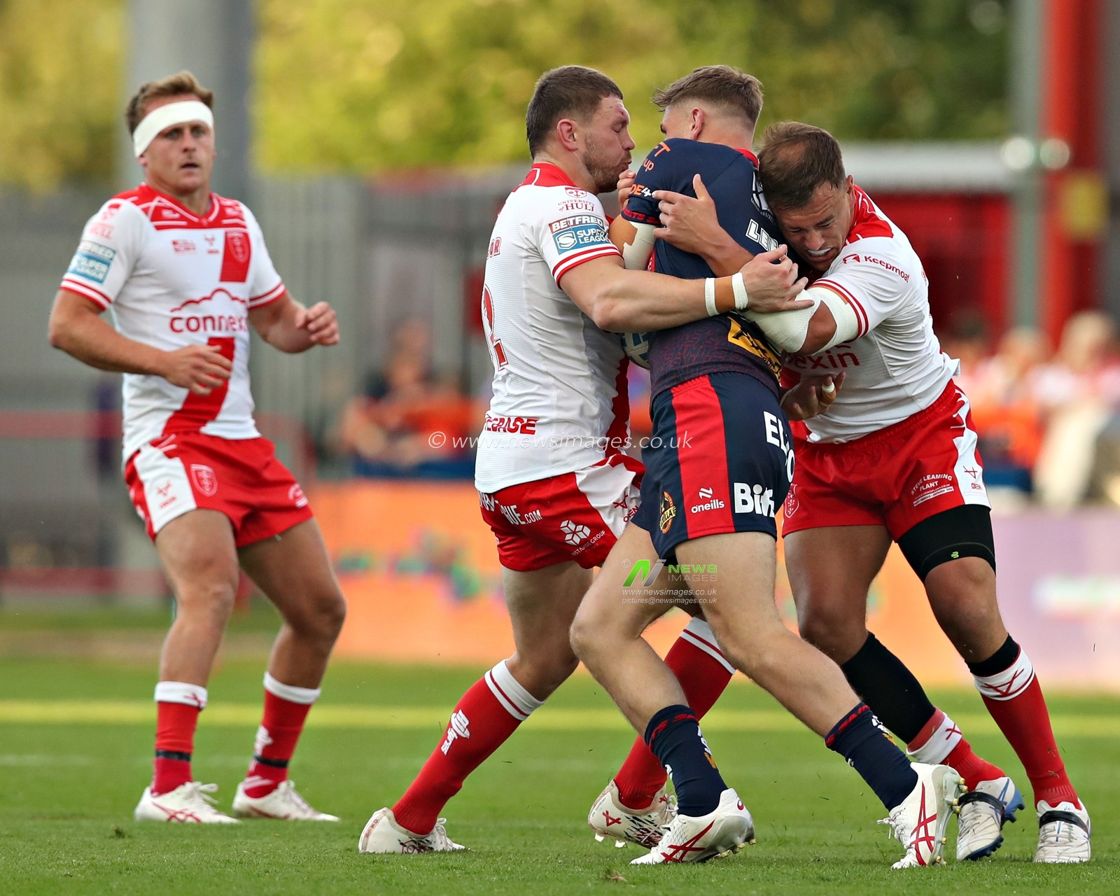 Jai Whitbread of Hull KR and James Batchelor of Hull KR tackle Matty Lees of St. Helens during the Betfred Super League Round 13 match Hull KR vs St Helens at Sewell Group Craven Park, Kingston upon Hull, United Kingdom, 30th May 2025

(Photo by Sam Eaden/News Images)