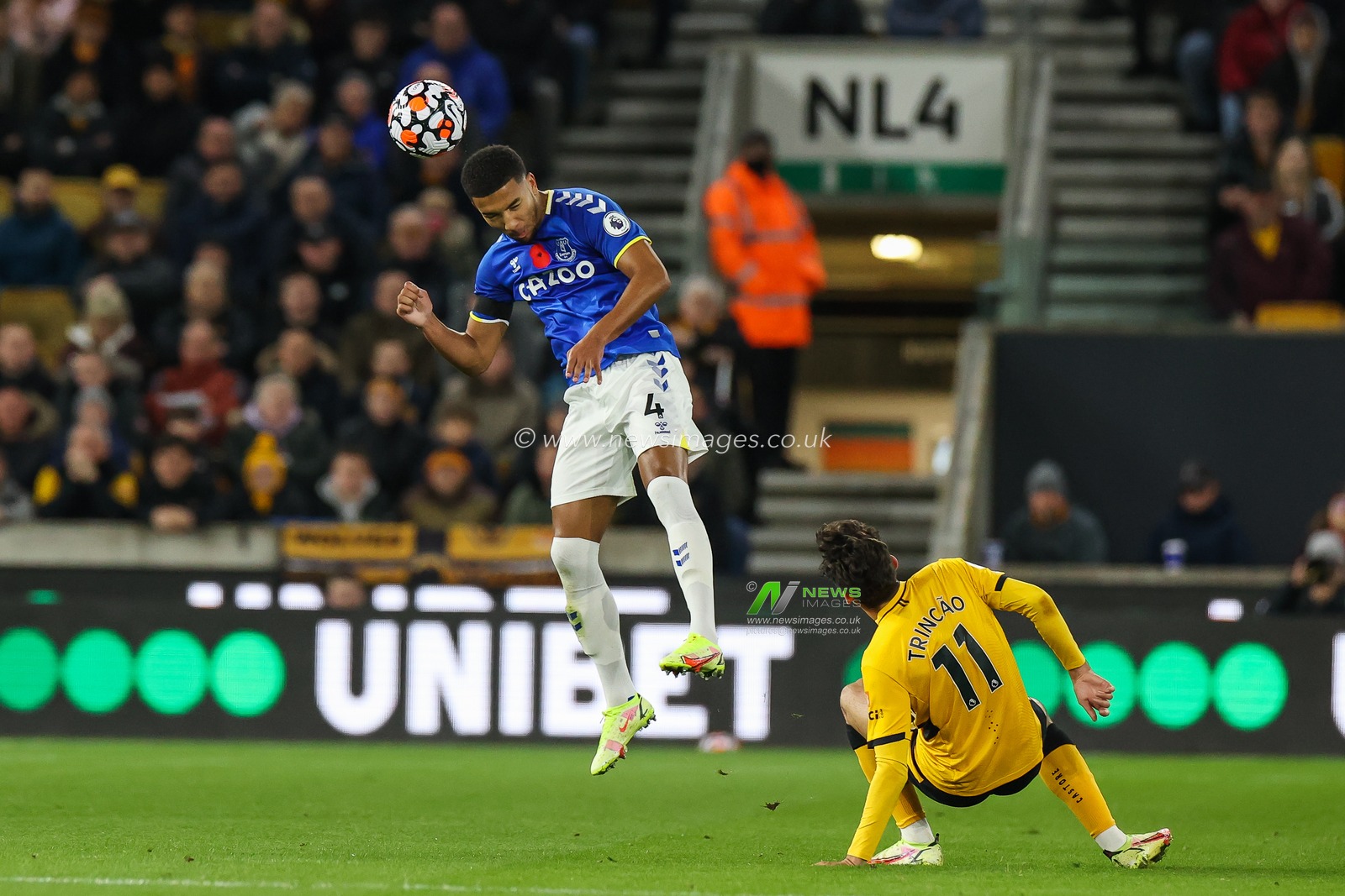 Mason Holgate #4 of Everton heads clear
