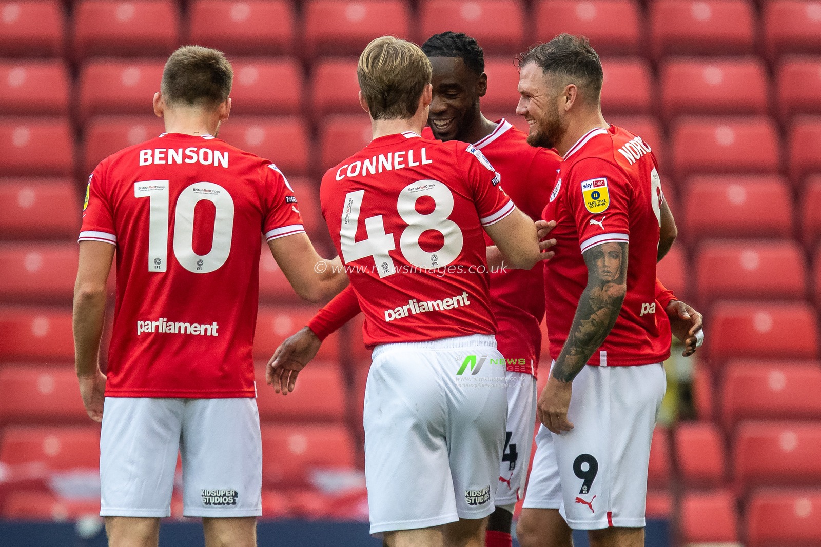Devante Cole #44 of Barnsley celebrates his goal with his team mates and makes the score 1-0 during the Sky Bet League 1 match Barnsley vs Forest Green Rovers at Oakwell, Barnsley, United Kingdom, 29th October 2022

(Photo by James Heaton/News Images)