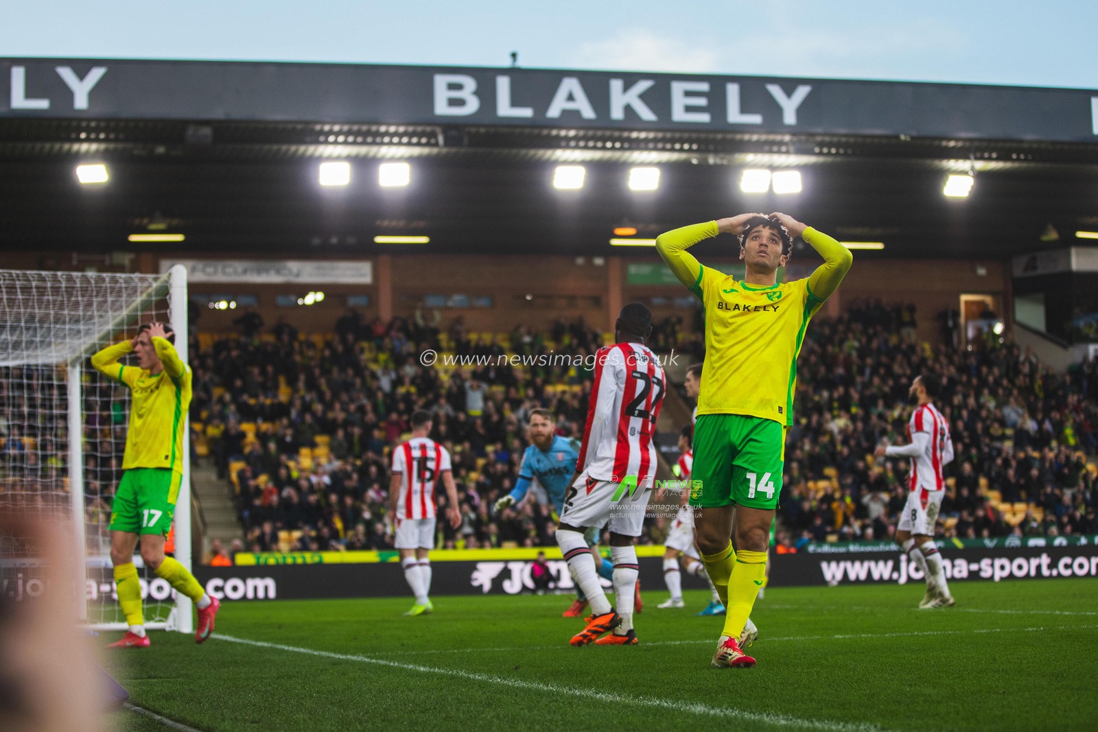 Ben Chrisene of Norwich City narrowly misses scoring during the Sky Bet Championship match Norwich City vs Stoke City at Carrow Road, Norwich, United Kingdom, 22nd February 2025

(Photo by Craig Evans/News Images)