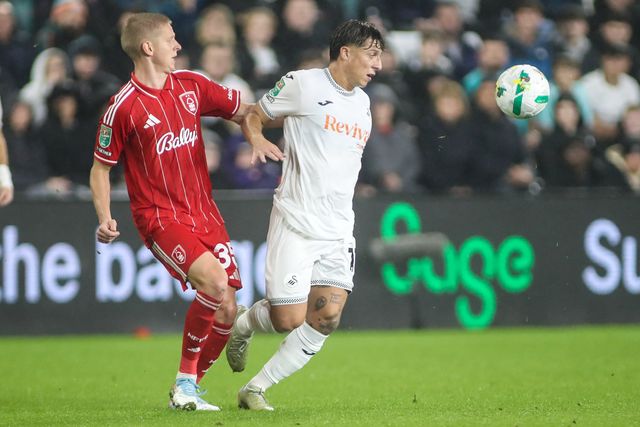 Oleksandr Zinchenko of Nottingham Forest and Gonçalo Franco of Swansea City dual for the ball during the Carabao Cup 3rd Round Swansea City vs Nottingham Forest at Swansea.com Stadium, Swansea, United Kingdom, 17th September 2025

(Photo by Andrew Lewis/News Images)