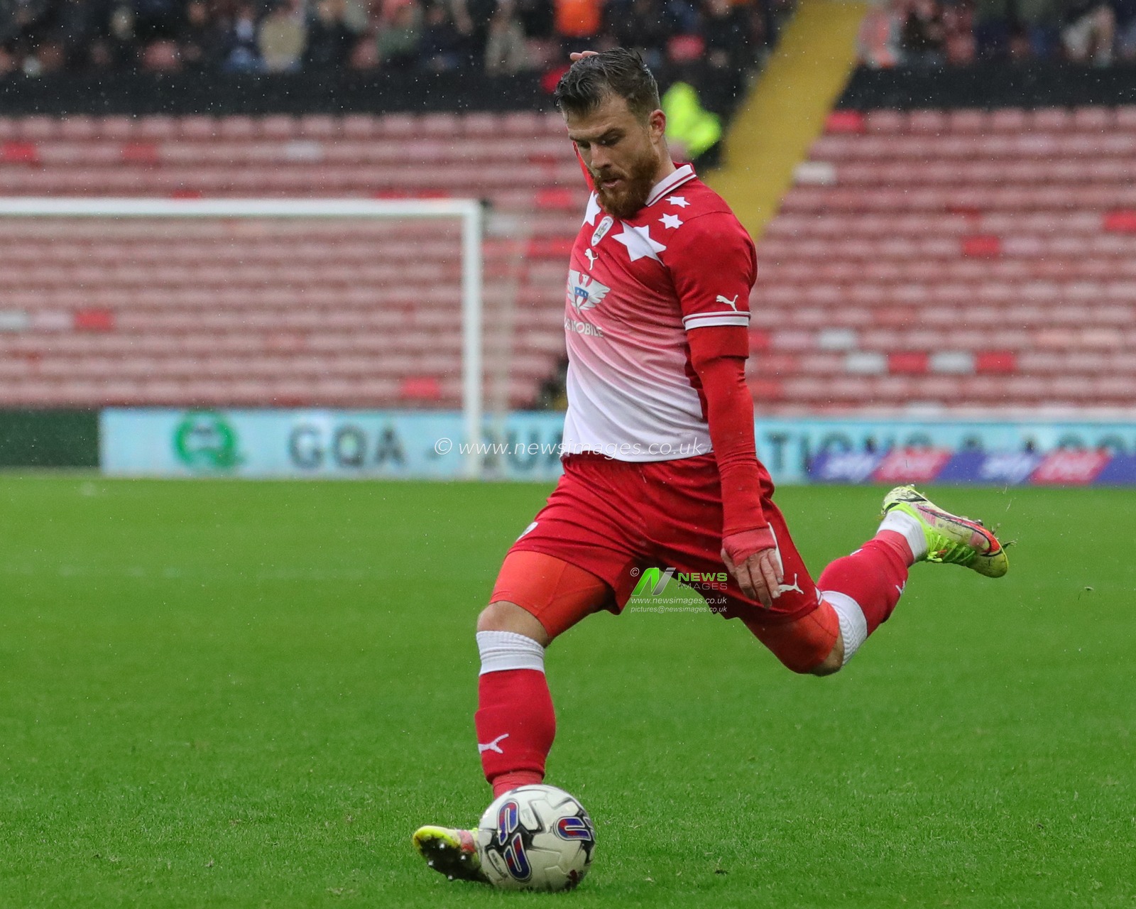 Nicky Cadden #7 of Barnsley crosses the ball during the Sky Bet League 1 match Barnsley vs Blackpool at Oakwell, Barnsley, United Kingdom, 30th September 2023

(Photo by Alfie Cosgrove/News Images)