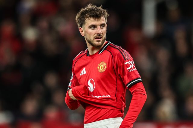Mason Mount of Manchester Untied during the Premier League match Manchester United vs Newcastle United at Old Trafford, Manchester, United Kingdom, 26th December 2025

(Photo by Alfie Cosgrove/News Images)

*** GER AUT SUI OUT ***