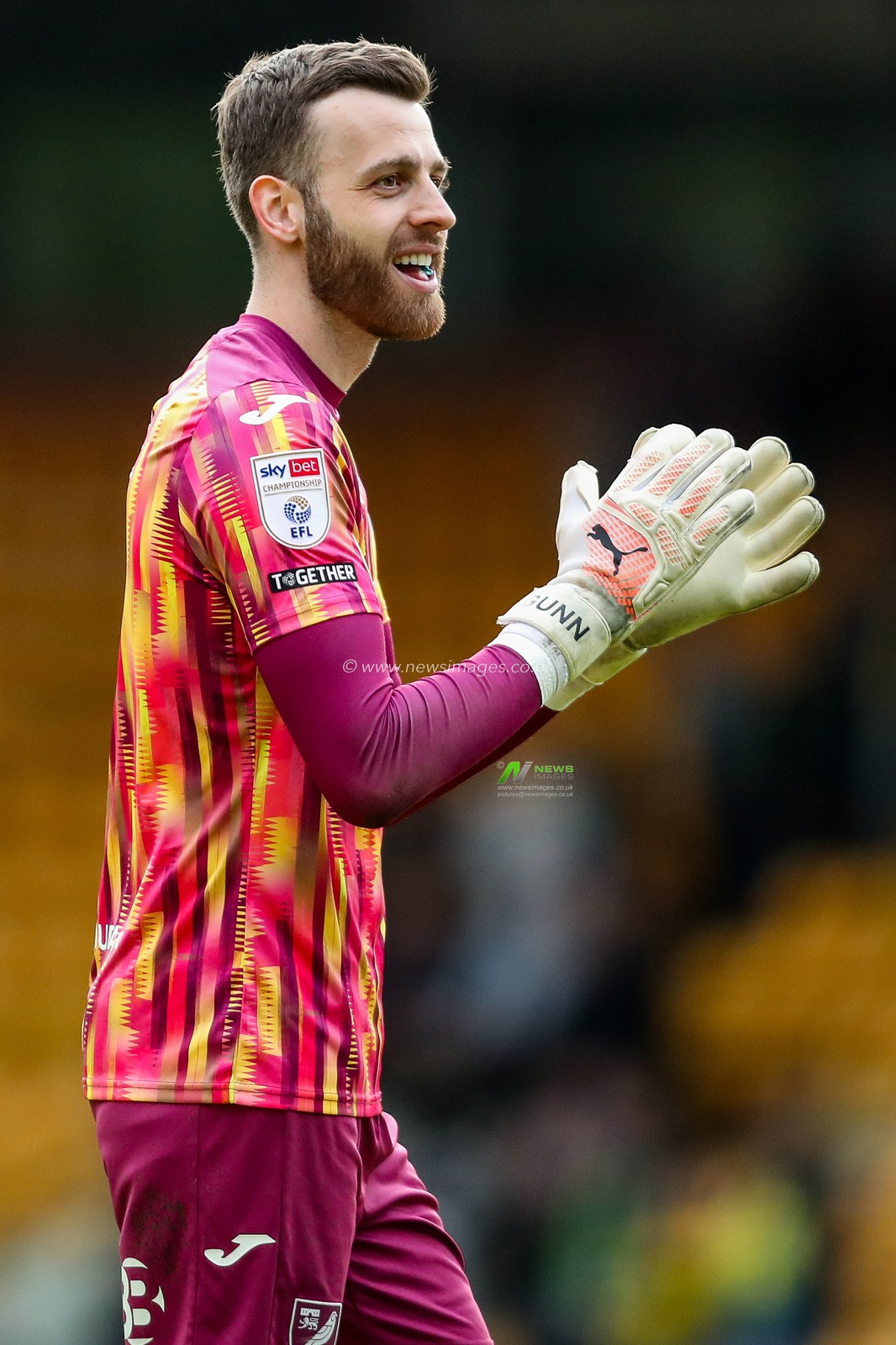 Angus Gunn of Norwich City acknowledges the fans after the teams victory following the Sky Bet Championship match Norwich City vs West Bromwich Albion at Carrow Road, Norwich, United Kingdom, 29th March 2025

(Photo by Izzy Poles/News Images)