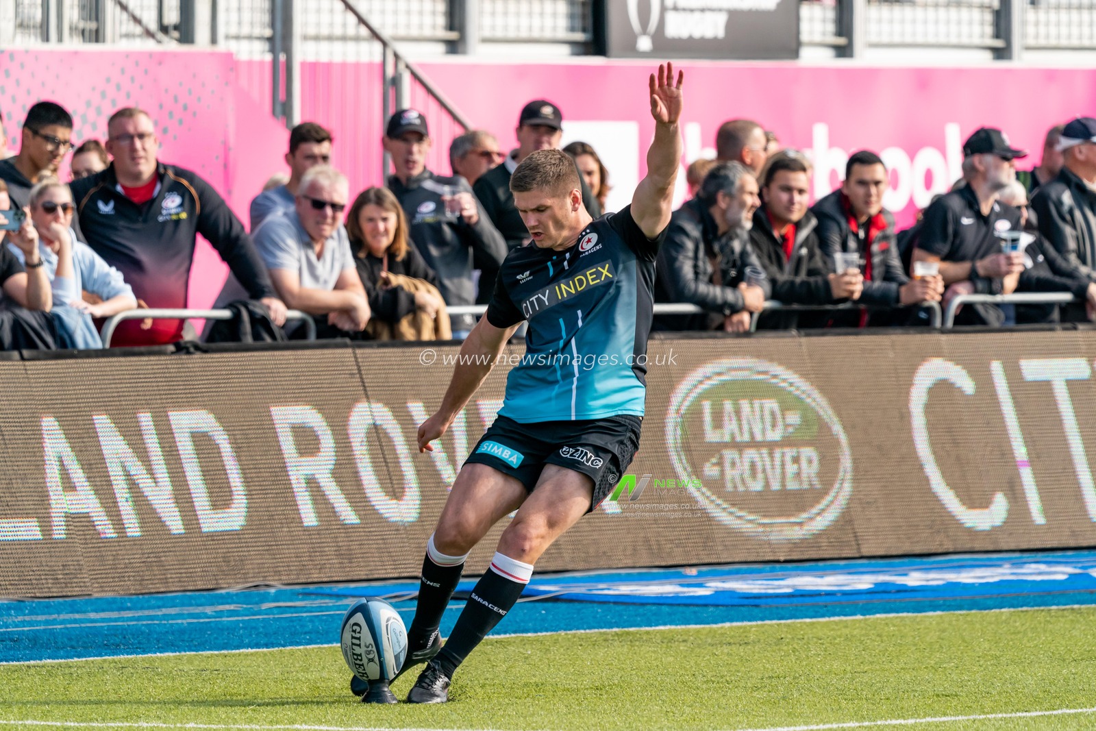 Owen Farrell #10 of Saracens warming up prior to the game