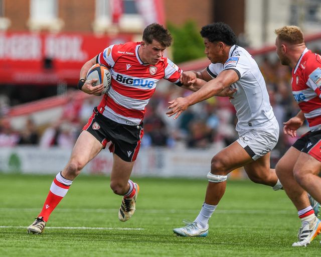 Seb Atkinson of Gloucester Rugby runs the ball towards Gloucesters try line during the Gallagher Premiership match Gloucester vs Exeter at Kingsholm Stadium, Gloucester, United Kingdom on 26 April 2026

(Photo by Alex Williamson/News Images)