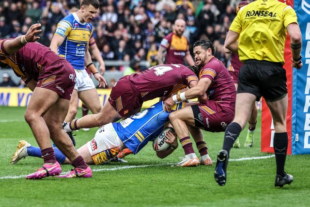Tom Holroyd of Leeds Rhinos goes over for a try however video referee give no try during the Betfred Super League Round 8 match Leeds Rhinos vs Huddersfield Giants at Headingley Stadium, Leeds, United Kingdom, 18th April 2025

(Photo by Alfie Cosgrove/News Images)