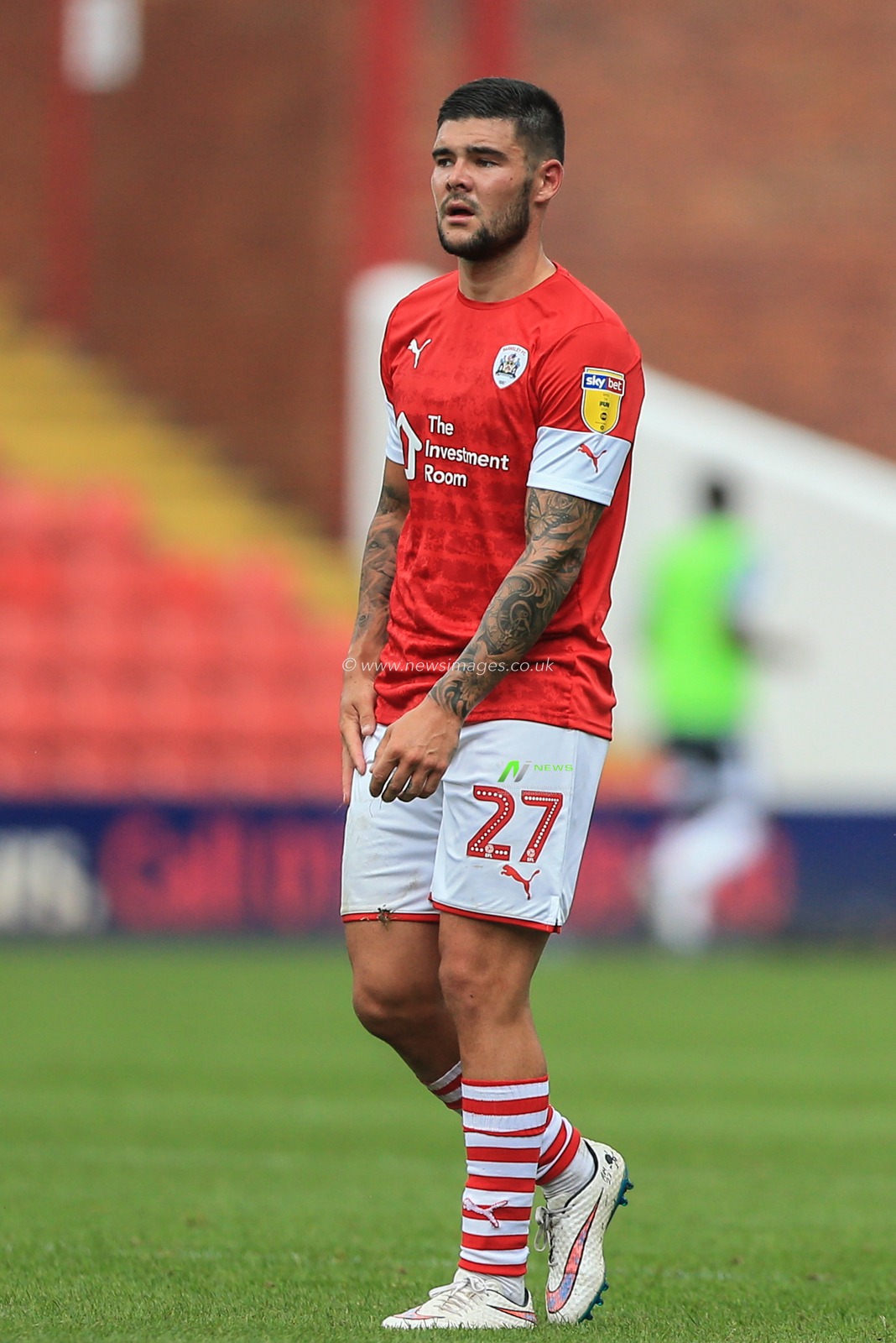 3rd August 2019, Oakwell, Barnsley, England; Sky Bet Championship, Barnsley vs Fulham ; Alex Mowatt (27) of Barnsley during the game


Credit: Mark Cosgrove/News Images

English Football League images are subject to DataCo Licence