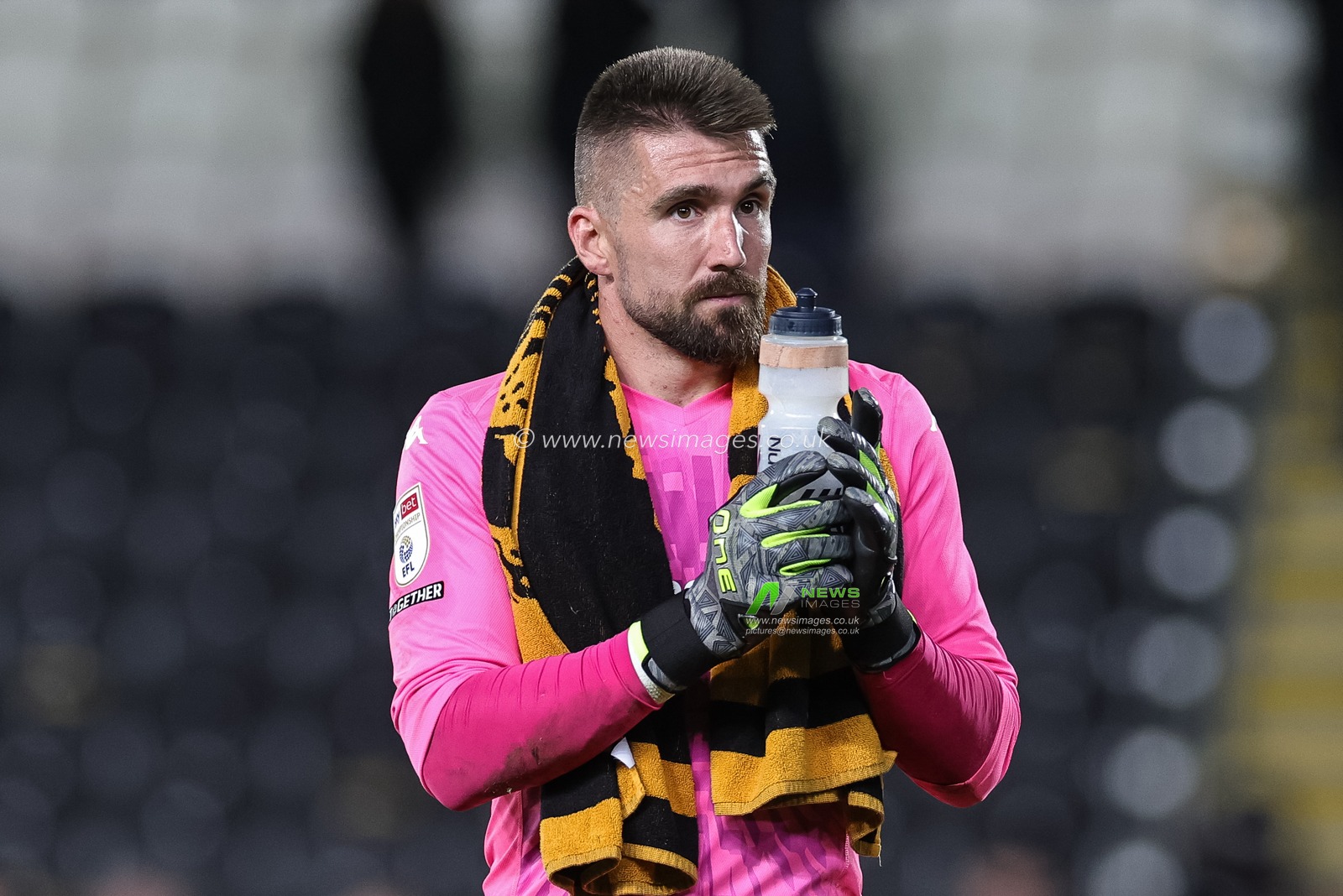 Matt Ingram #1 of Hull City applauds the home fans during the Sky Bet Championship match Hull City vs Bristol City at MKM Stadium, Hull, United Kingdom, 25th August 2023

(Photo by Mark Cosgrove/News Images)