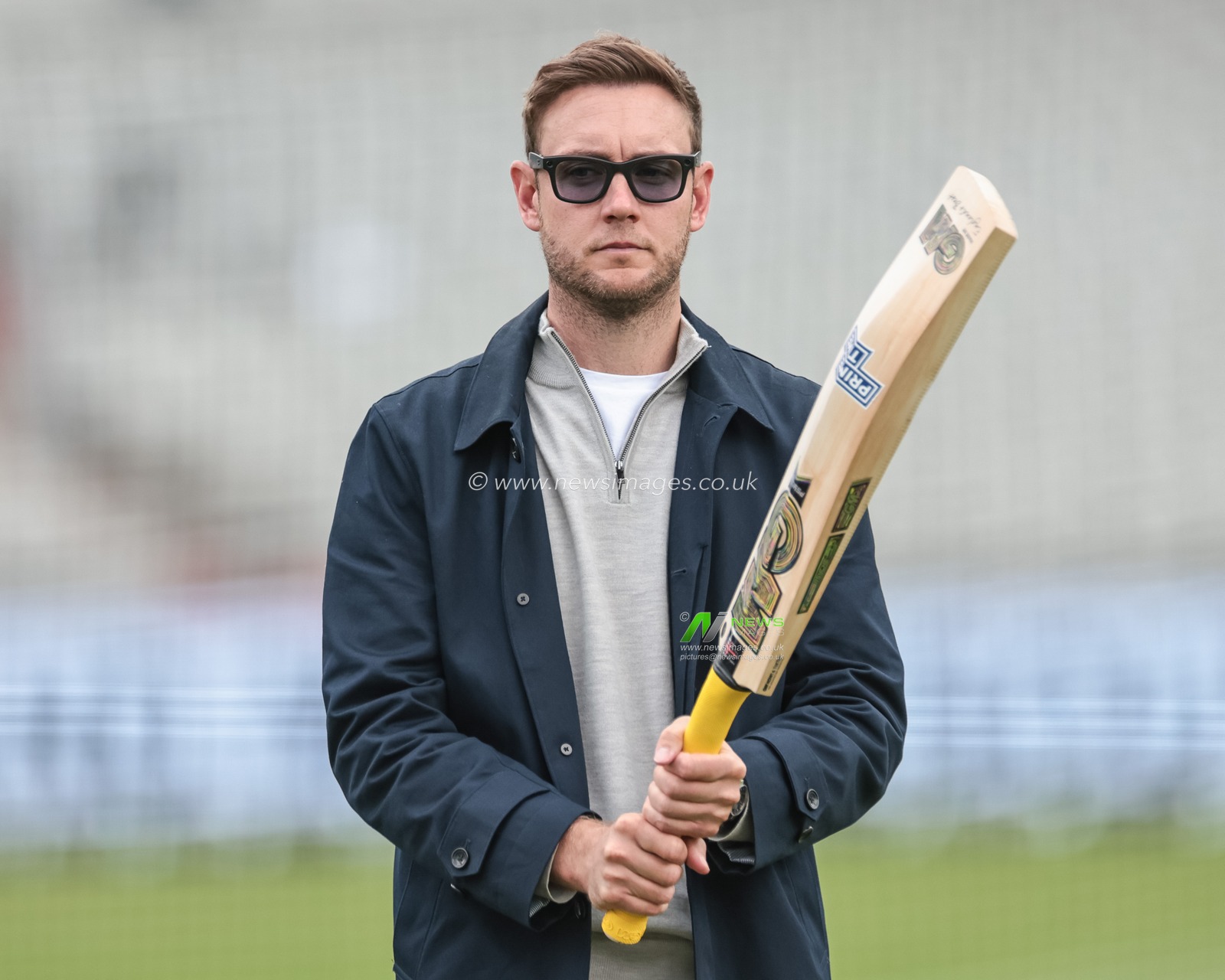 Broadcaster Stuart Broad with the GM cricket bat of Duckett  during the 4th Rothesay Test Match match Day 2 England vs India at Old Trafford Cricket Ground, Manchester, United Kingdom, 24th July 2025

(Photo by Mark Cosgrove/News Images)