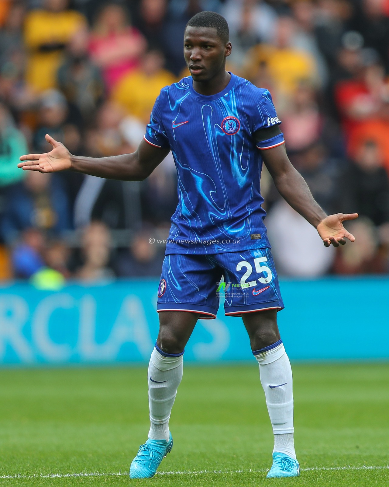 MoisÃ©s Caicedo of Chelsea reacts during the Premier League match Wolverhampton Wanderers vs Chelsea at Molineux, Wolverhampton, United Kingdom, 25th August 2024

(Photo by Gareth Evans/News Images)