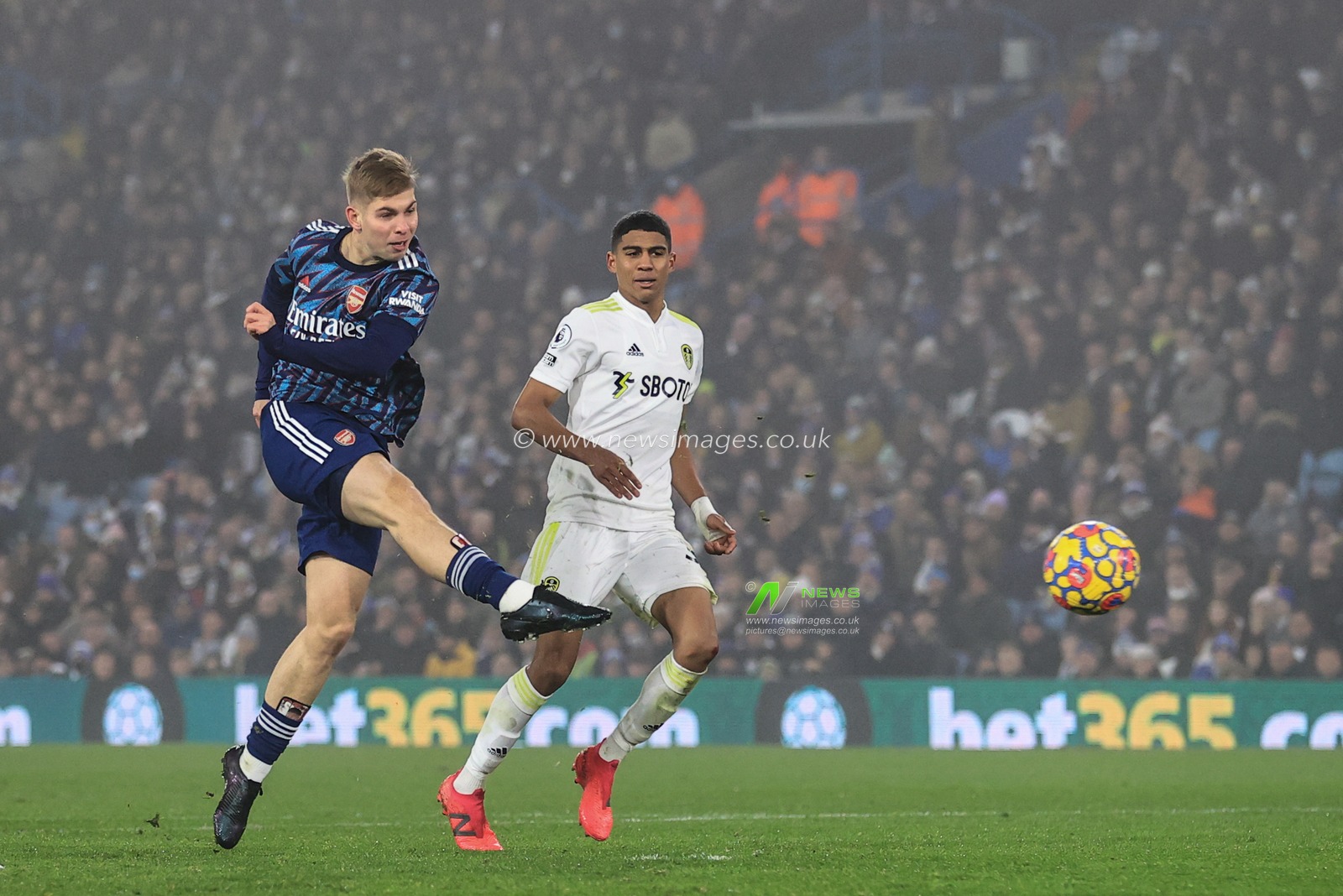 Emile Smith Rowe #10 of Arsenal scores to make it 1-4