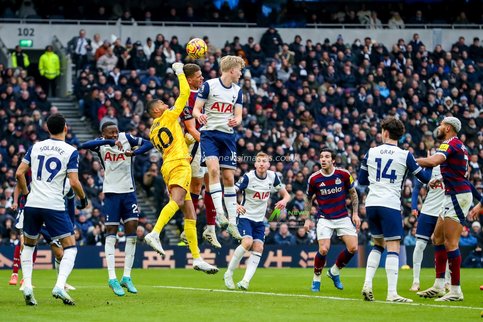 Brandon Austin of Tottenham Hotspur makes a save during the Premier League match Tottenham Hotspur vs Newcastle United at Tottenham Hotspur Stadium, London, United Kingdom, 4th January 2025

(Photo by Izzy Poles/News Images)