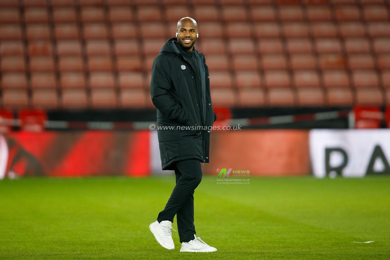 Ã“scar EstupiÃ±Ã¡n #19 of Hull City inspects the pitch before  the Sky Bet Championship match Sheffield United vs Hull City at Bramall Lane, Sheffield, United Kingdom, 20th January 2023

(Photo by Ben Early/News Images)