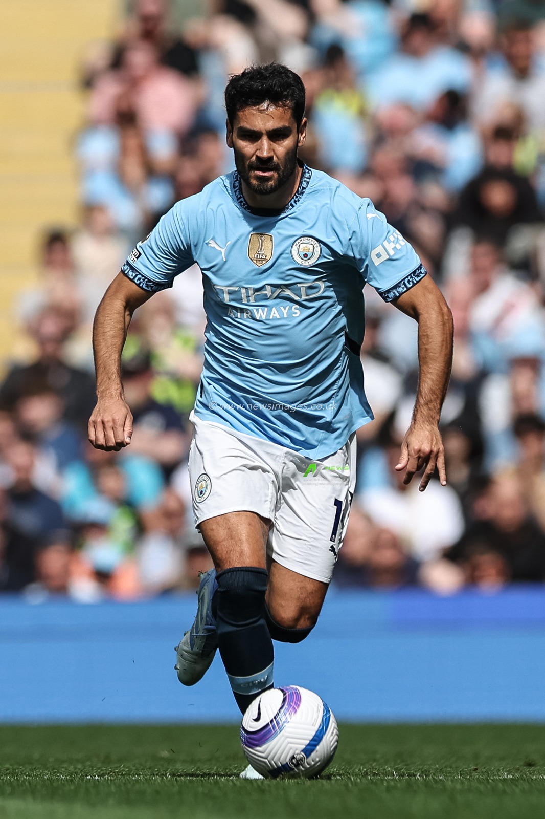 Ä°lkay GÃ¼ndoÄŸan of Manchester City with the ball during the Premier League match Manchester City vs Crystal Palace at Etihad Stadium, Manchester, United Kingdom, 12th April 2025

(Photo by Mark Cosgrove/News Images)