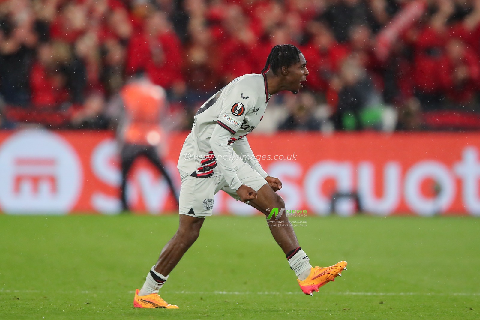 Jeremie Frimpong of Bayer Leverkusen celebrates his goal to make it 1-1, during the UEFA Europa League Quarter-Final match West Ham United vs Bayer 04 Leverkusen at London Stadium, London, United Kingdom, 18th April 2024

(Photo by Gareth Evans/News Images)