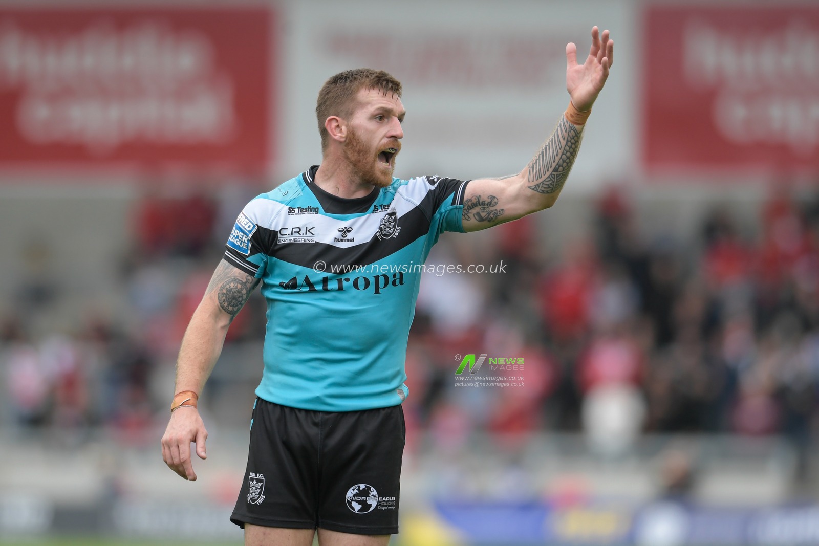 Marc Sneyd (7) of Hull FC shouts instructions during the game
