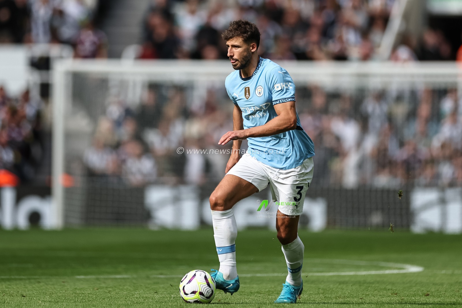 RÃºben Dias of Manchester City breaks with the ball during the Premier League match Newcastle United vs Manchester City at St. James's Park, Newcastle, United Kingdom, 28th September 2024

(Photo by Mark Cosgrove/News Images)