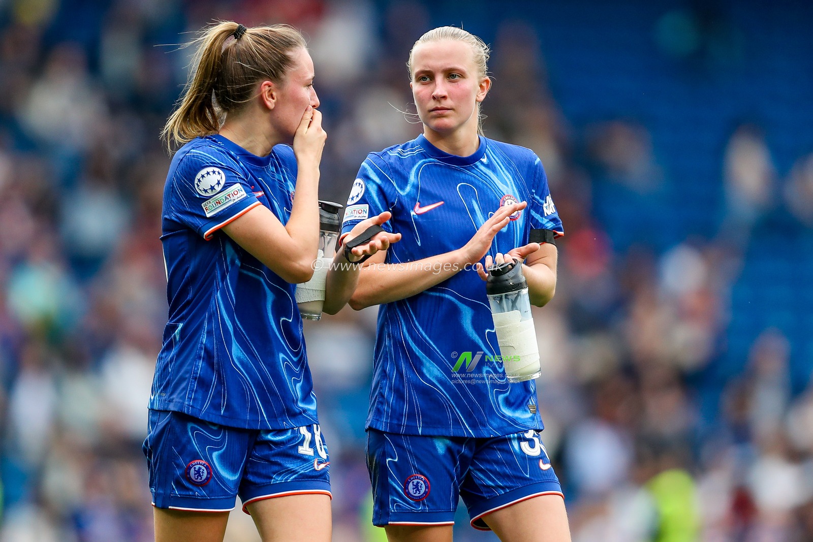 Aggie Beever-Jones of Chelsea Women acknowledges the fans after the teams defeat following the UEFA Women's Champions League Semi-Final match Chelsea vs Barcelona at Stamford Bridge, London, United Kingdom, 27th April 2025

(Photo by Izzy Poles/News Images)