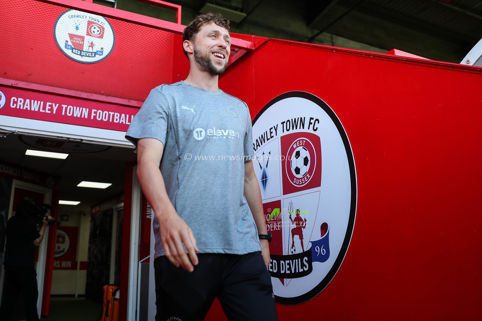Matthew Pennington of Blackpool arrives ahead of the Sky Bet League 1 match Crawley Town vs Blackpool at Broadfield Stadium, Crawley, United Kingdom, 10th August 2024

(Photo by Gareth Evans/News Images)