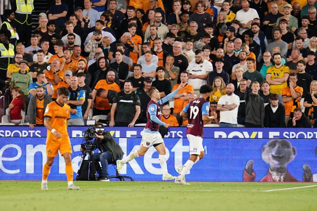 Jarrod Bowen of West Ham United celebrates goal to make it 2-0 during the Sky Bet Championship match West Ham United vs Wolverhampton Wanderers at London Stadium, London, United Kingdom on 01 September 2026

(Photo by Harvey Murphy/News Images)