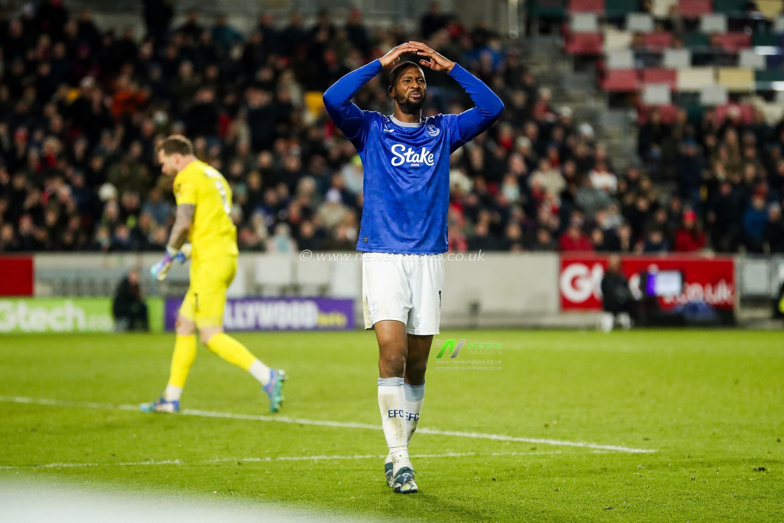 Beto of Everton reacts after a missed chance during the Premier League match Brentford vs Everton at The Gtech Community Stadium, London, United Kingdom, 26th February 2025

(Photo by Izzy Poles/News Images)