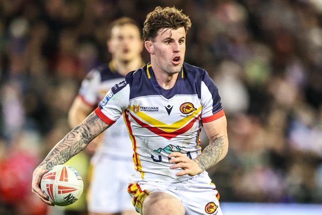 Toby Sexton of Catalans Dragons breaks with the ball during the Betfred Super League match Leigh Leopards vs Catalans Dragons at Leigh Sports Village, Leigh, United Kingdom on 06 March 2026

(Photo by Alfie Cosgrove/News Images)