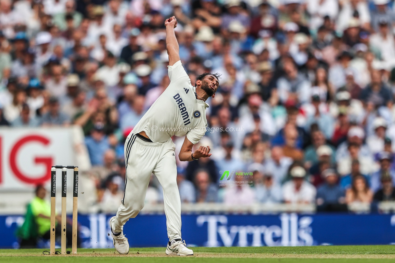 Prasidh Krishna of India delivers the ball during the 5th Rothesay Test Match Day 2 England v India at The Kia Oval, London, United Kingdom, 1st August 2025

(Photo by Alfie Cosgrove/News Images)