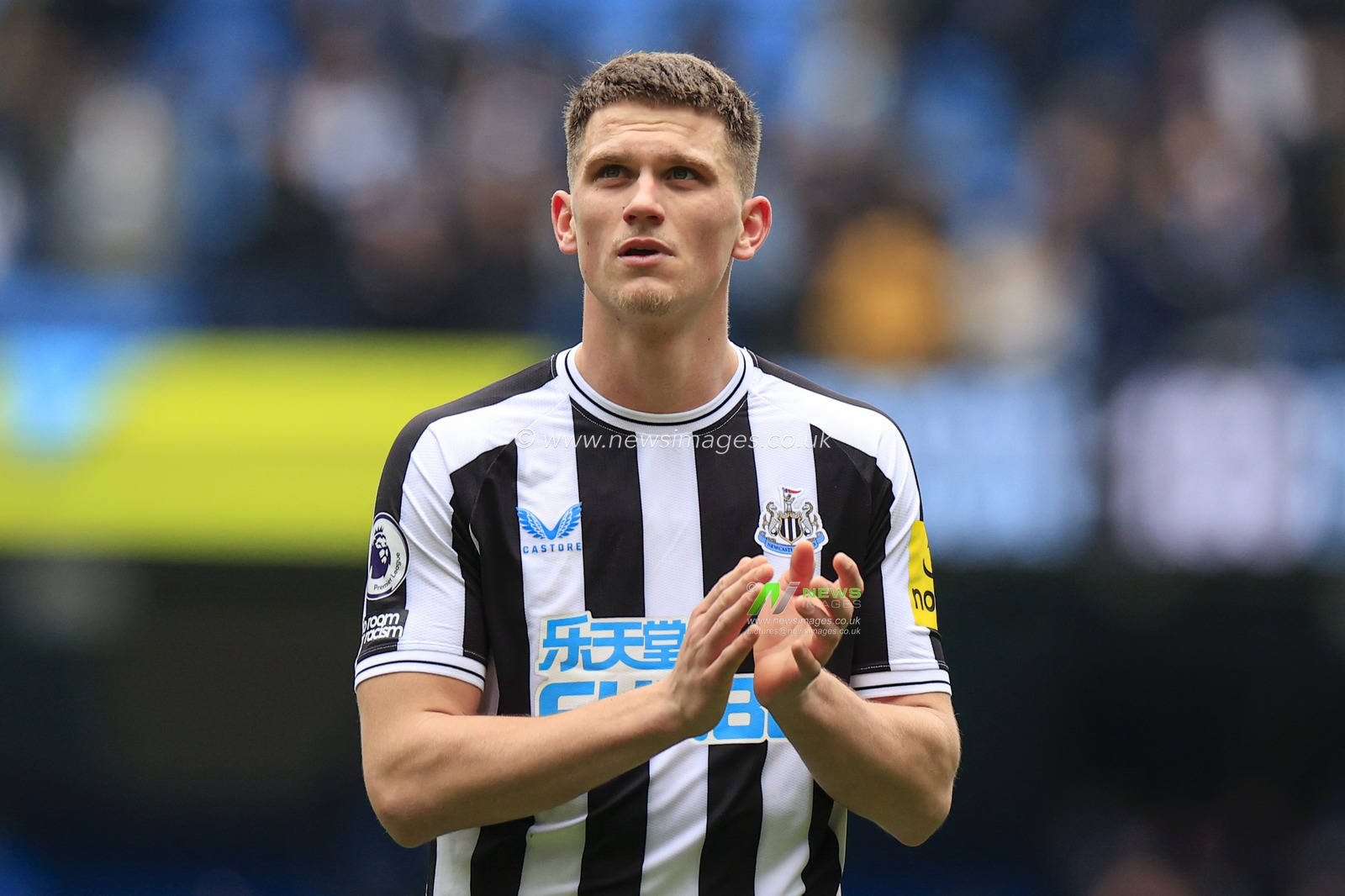 Sven Botman #4 of Newcastle United applauds the fans at the end of the Premier League match Manchester City vs Newcastle United at Etihad Stadium, Manchester, United Kingdom, 4th March 2023

(Photo by Conor Molloy/News Images)