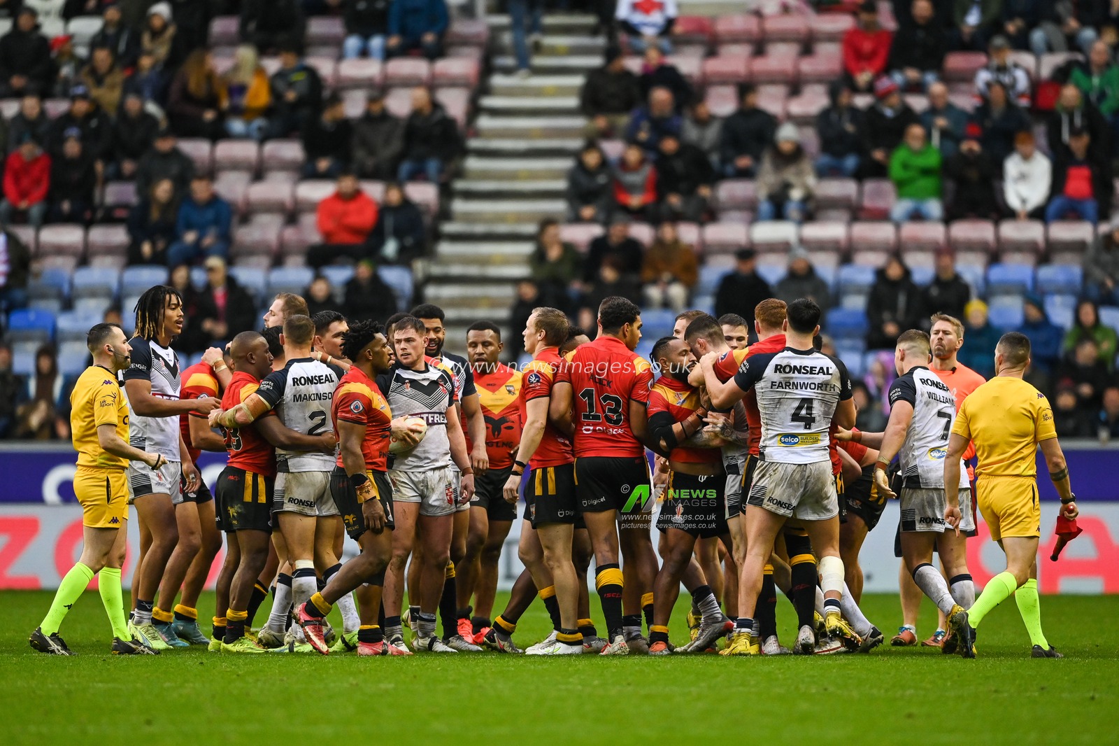 Tempers flare between both sides during the Rugby League World Cup 2021 Quarter Final match England vs Papua New Guinea at DW Stadium, Wigan, United Kingdom, 5th November 2022

(Photo by Craig Thomas/News Images)