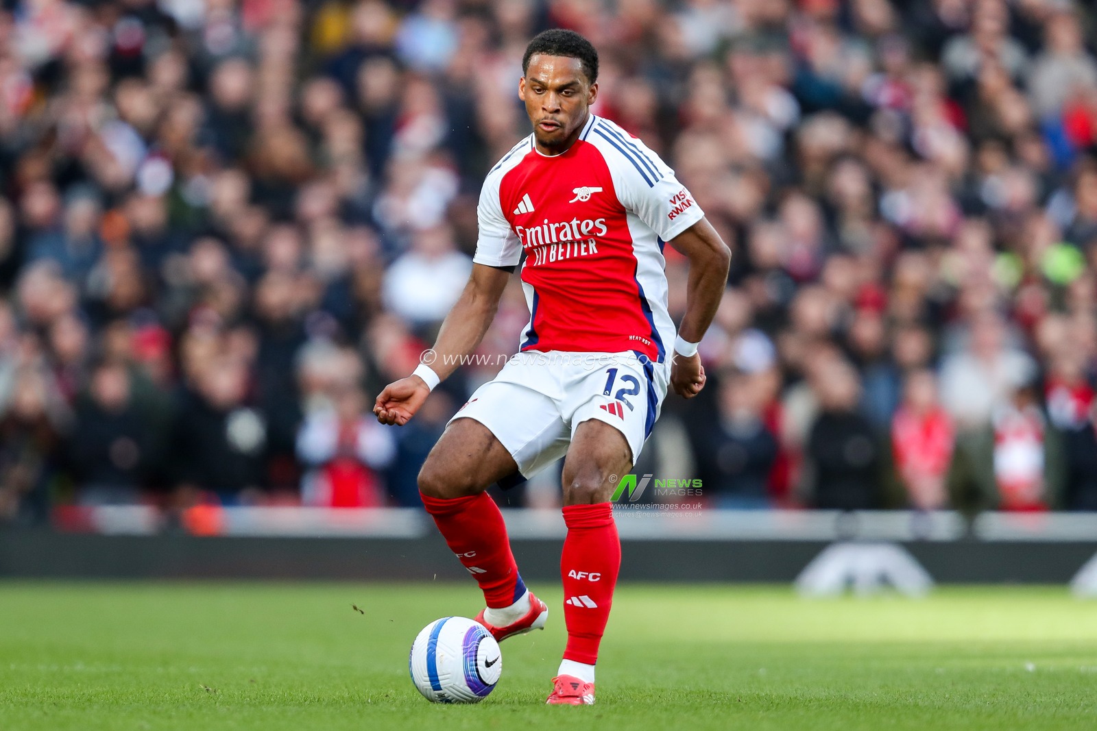 Jurrien Timber of Arsenal runs with the ballduring the Premier League match Arsenal vs West Ham United at Emirates Stadium, London, United Kingdom, 22nd February 2025

(Photo by Izzy Poles/News Images)