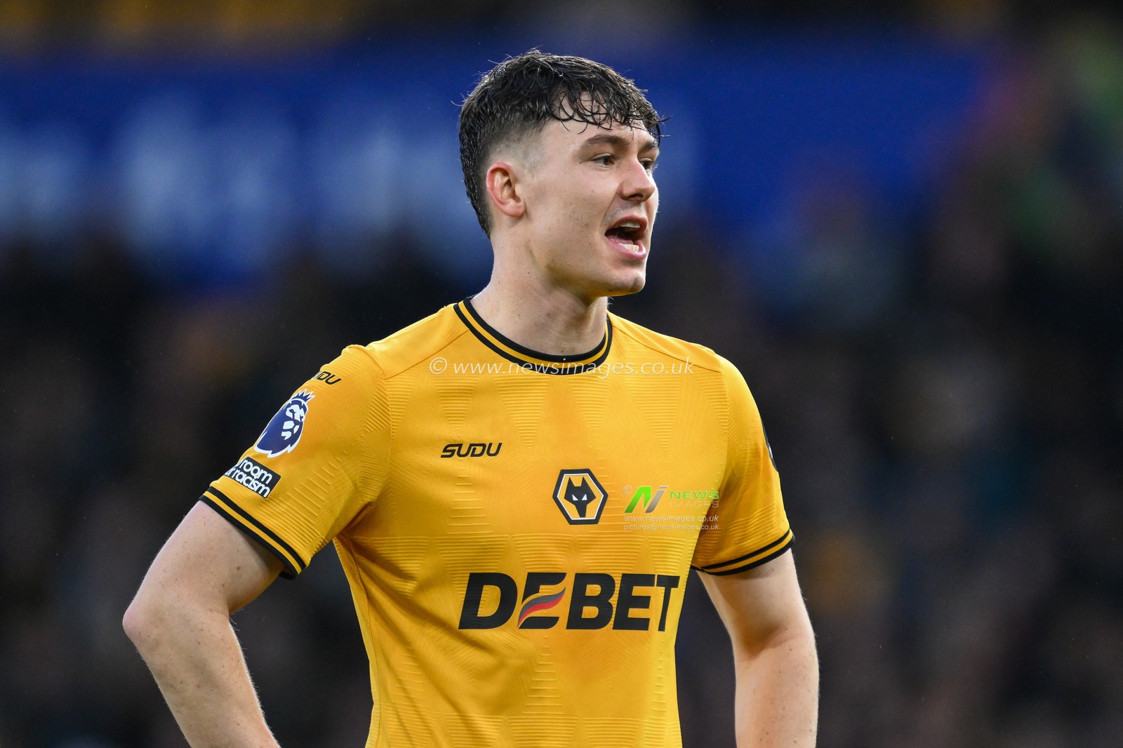 JÃ¶rgen Strand Larsen of Wolverhampton Wanderers gives his team instructions during the Premier League match Wolverhampton Wanderers vs Bournemouth at Molineux, Wolverhampton, United Kingdom, 30th November 2024

(Photo by Craig Thomas/News Images)