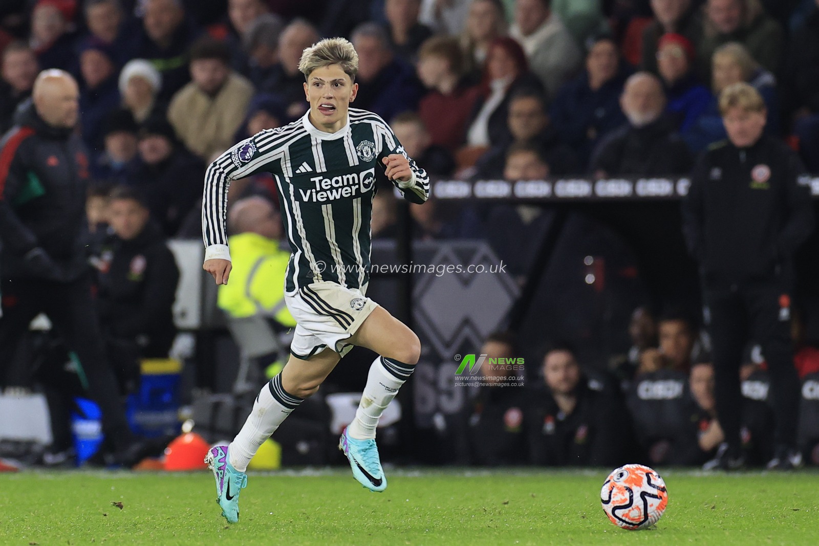 Alejandro Garnacho #17 of Manchester United  runs with the ball during the Premier League match Sheffield United vs Manchester United at Bramall Lane, Sheffield, United Kingdom, 21st October 2023

(Photo by Conor Molloy/News Images)