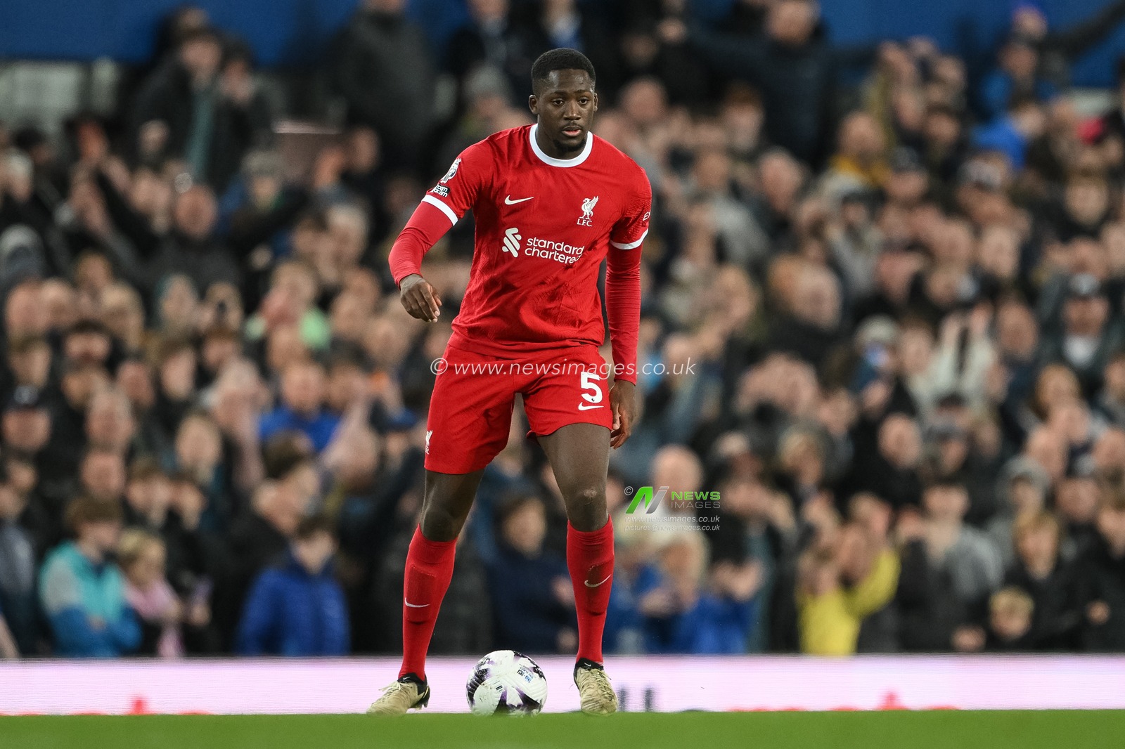 Ibrahima KonatÃ© of Liverpool with the ball during the Premier League match Everton vs Liverpool at Goodison Park, Liverpool, United Kingdom, 24th April 2024

(Photo by Craig Thomas/News Images)