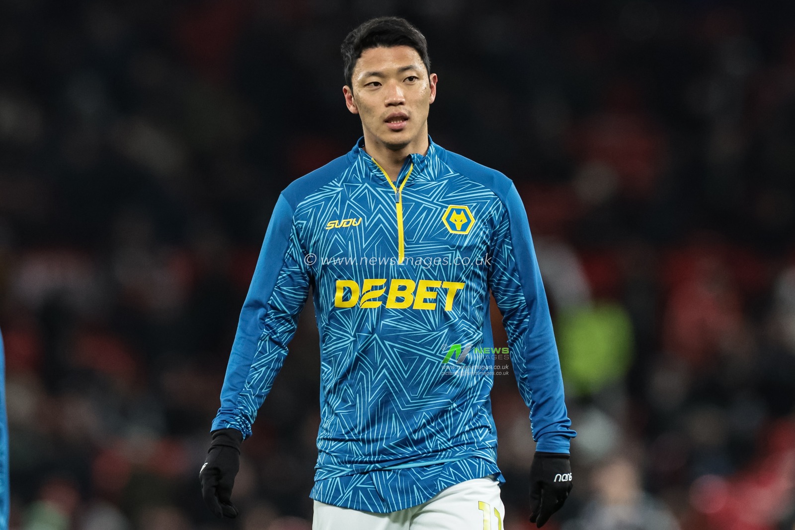 Hwang Hee-Chan of Wolverhampton Wanderers in the pregame warmup session during the Premier League match Manchester United vs Wolverhampton Wanderers at Old Trafford, Manchester, United Kingdom, 30th December 2025

(Photo by Mark Cosgrove/News Images)

*** GER AUT SUI OUT ***