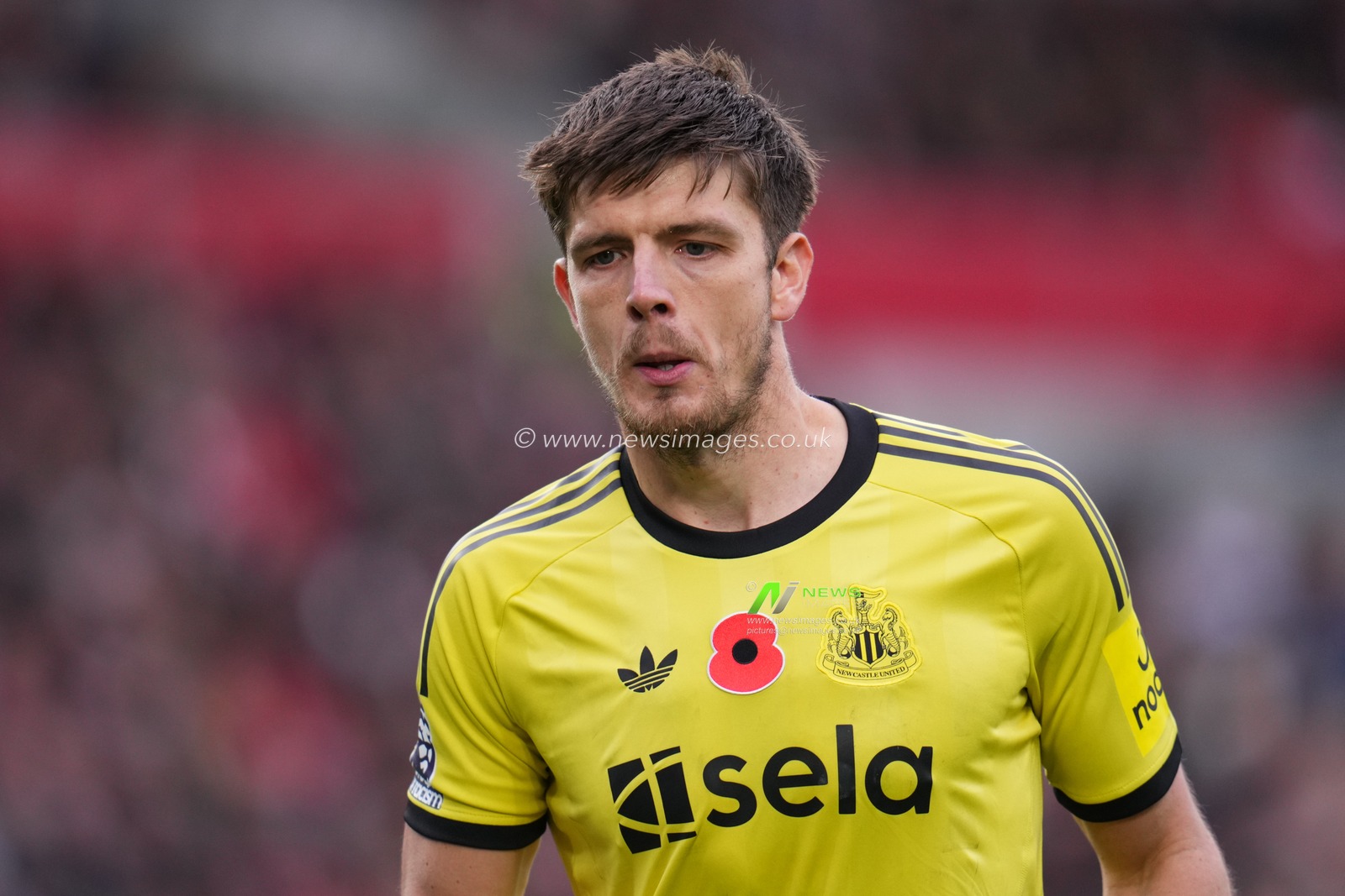 Nick Pope of Newcastle United during the Premier League match Brentford vs Newcastle United at The Gtech Community Stadium, London, United Kingdom, 9th November 2025

(Photo by Harvey Murphy/News Images)

*** GER AUT SUI OUT ***