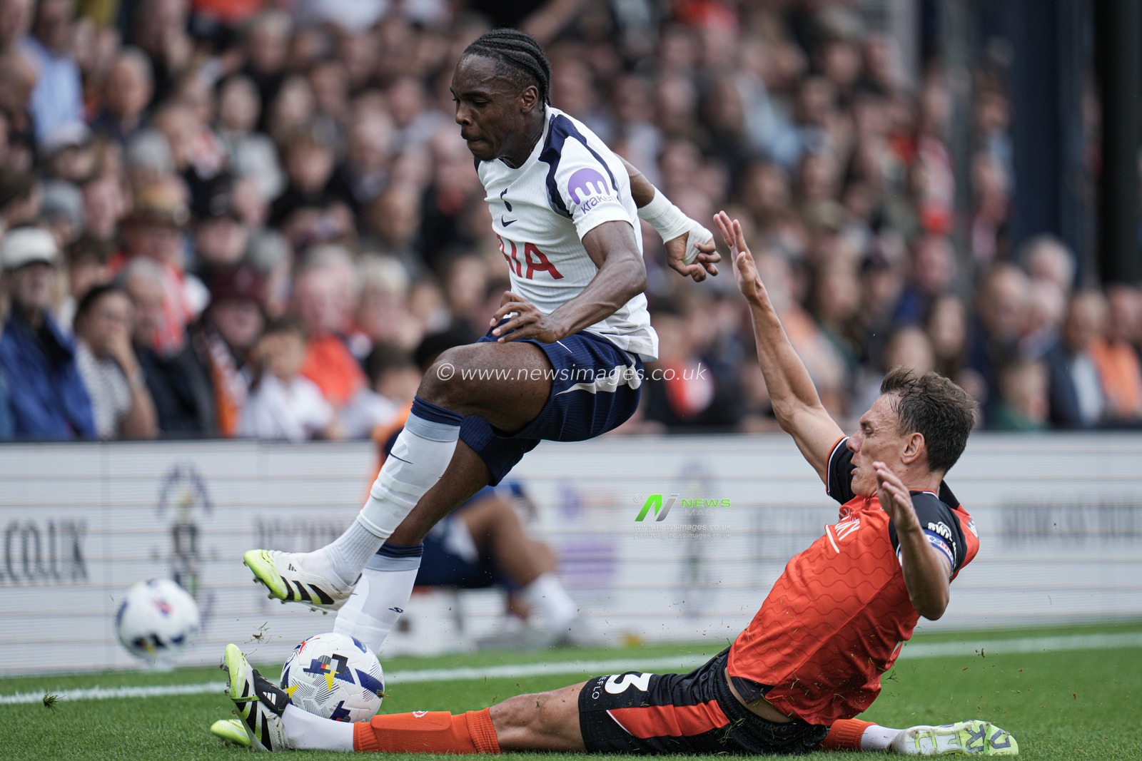 during the Pre-season friendly match Luton Town vs Tottenham Hotspur at Kenilworth Road, Luton, United Kingdom, 26th July 2025

(Photo by Harvey Murphy/News Images)