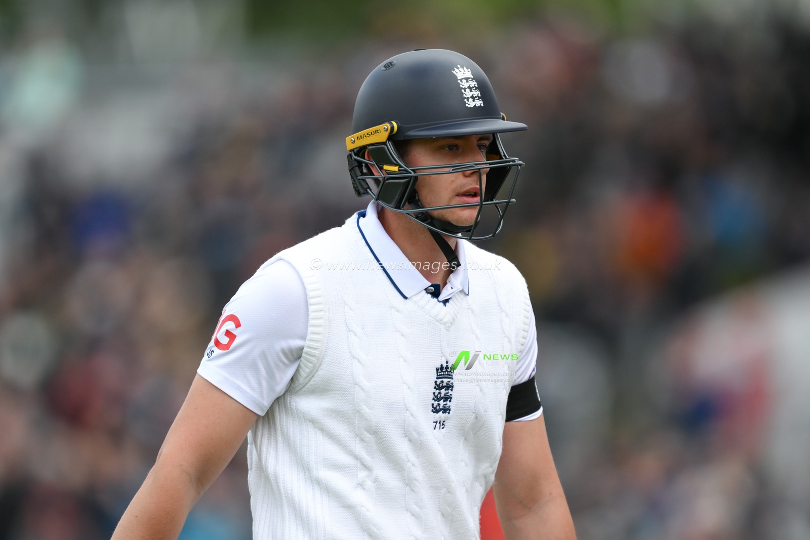 Jamie Smith of England leaves the pitch after being dismissed during the England Men v Sri Lanka 1st Rothesay Test Match Day 3 at Old Trafford, Manchester, United Kingdom, 23rd August 2024

(Photo by Craig Thomas/News Images)