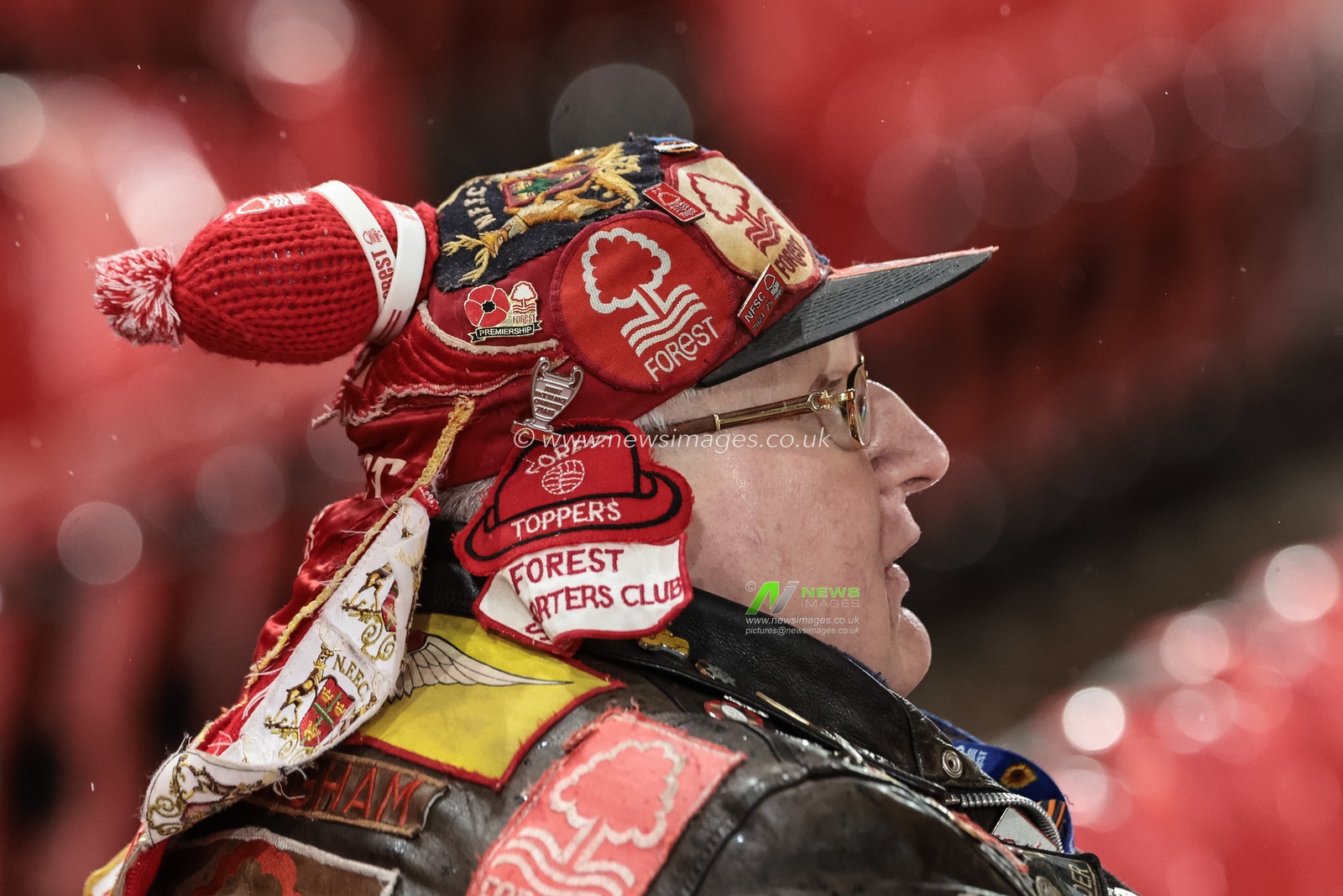 A Nottingham Forest fan with a makeshift Forest hat and coat during the UEFA Europa League Last 16 match Nottingham Forest vs FC Midtjylland at City Ground, Nottingham, United Kingdom on 12 March 2026

(Photo by Alfie Cosgrove/News Images)
